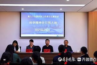 追星成功！越南球员赛后纷纷找孙兴慜签名与合影！